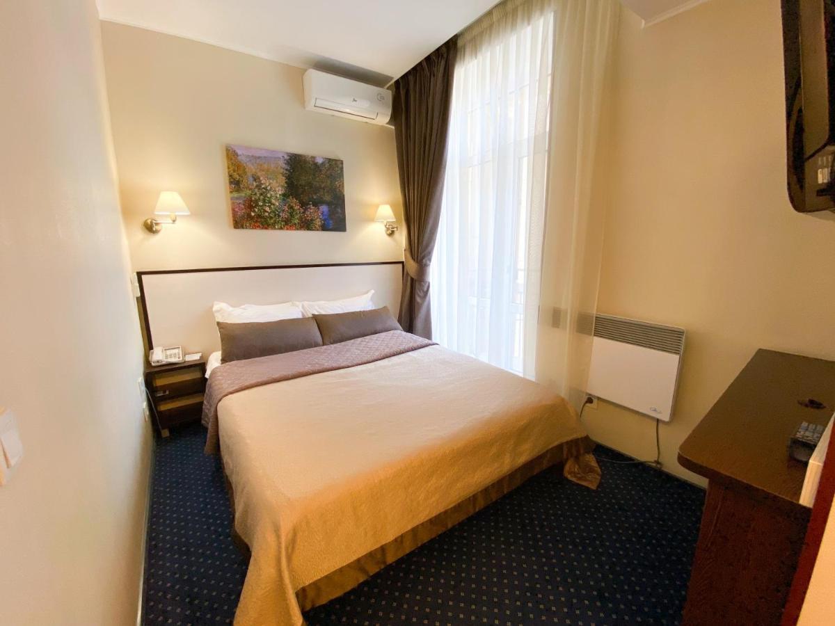 Teatralny Hotel Zaporizhia Esterno foto