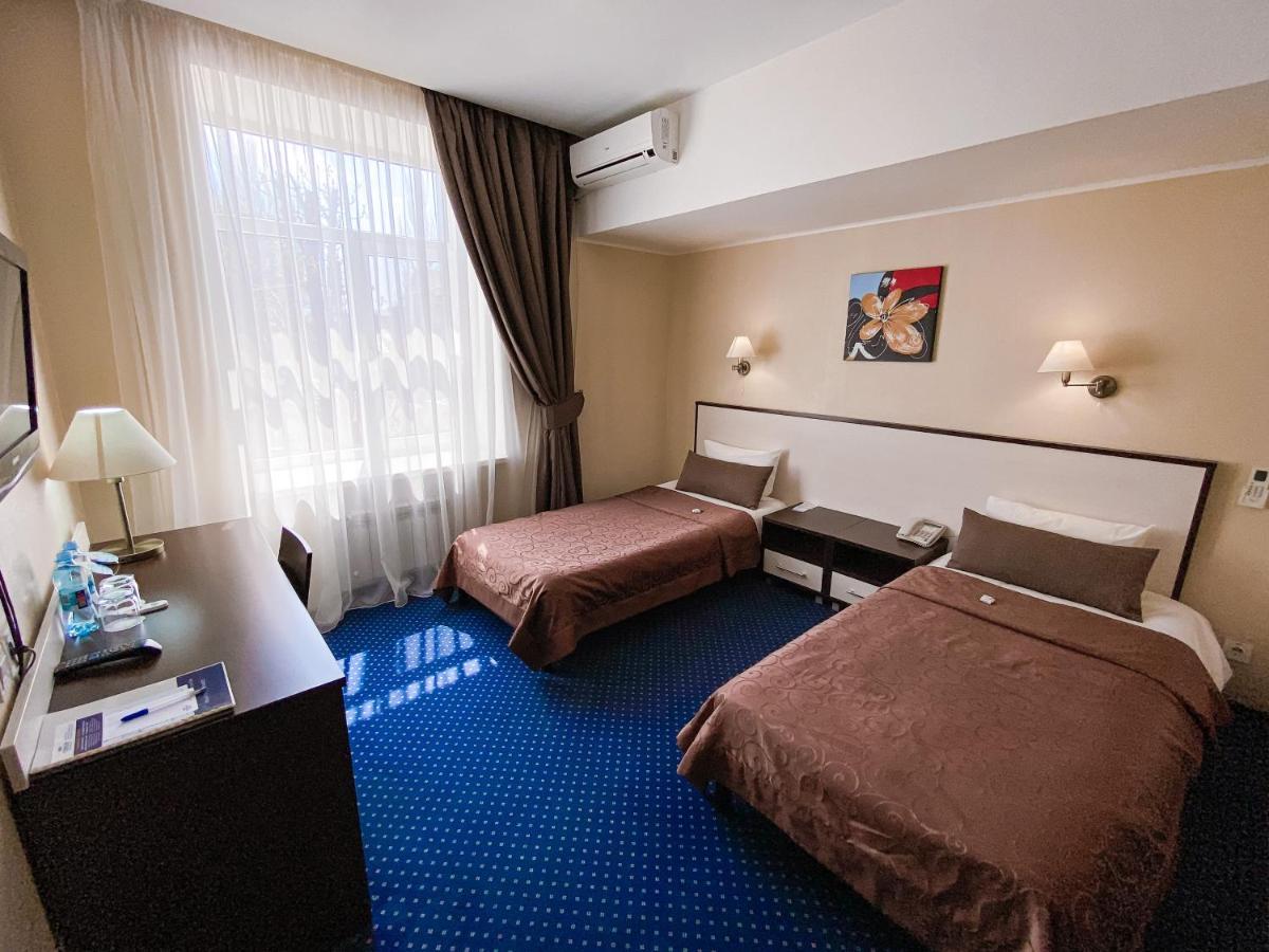 Teatralny Hotel Zaporizhia Esterno foto