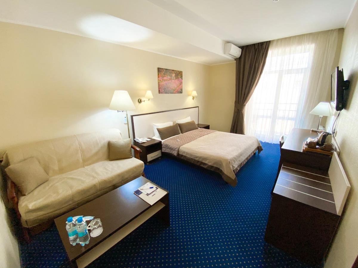 Teatralny Hotel Zaporizhia Esterno foto