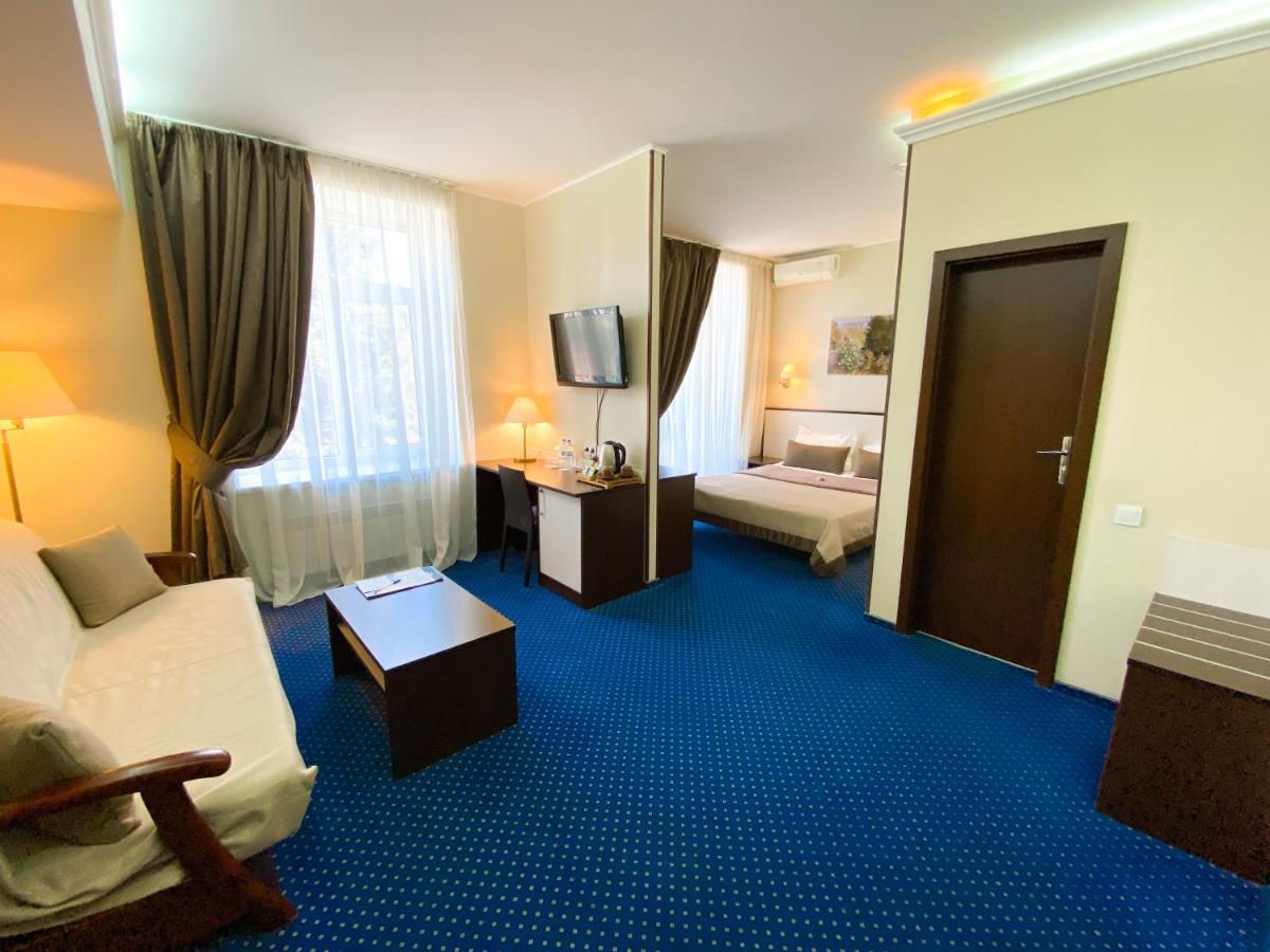 Teatralny Hotel Zaporizhia Esterno foto
