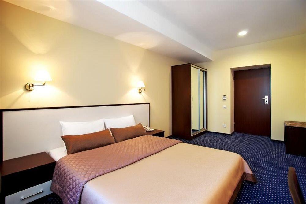 Teatralny Hotel Zaporizhia Esterno foto